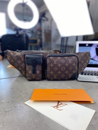 
 
 Поясная сумка Louis Vuitton Christopher 
Цвет : коричневый
Размер : 48*15*7 . . фото 2
