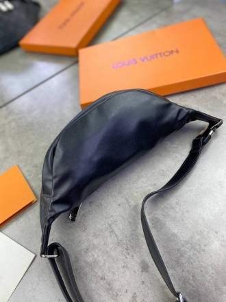 
 
 Поясная сумка Louis Vuitton Discovery из канвы Monogram Eclipse 
Цвет : серы. . фото 8