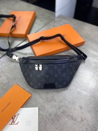 
 
 Поясная сумка Louis Vuitton Discovery из канвы Monogram Eclipse 
Цвет : серы. . фото 9