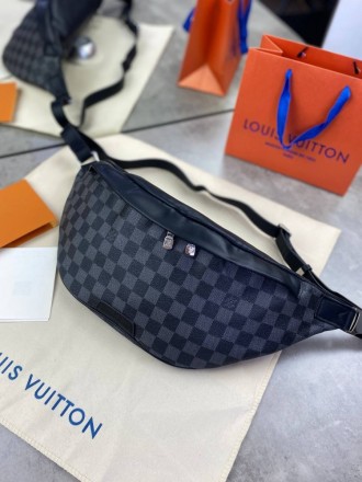 
 
 Поясная сумка Louis Vuitton Discovery из канвы Damier Graphite 
Цвет : серый. . фото 2
