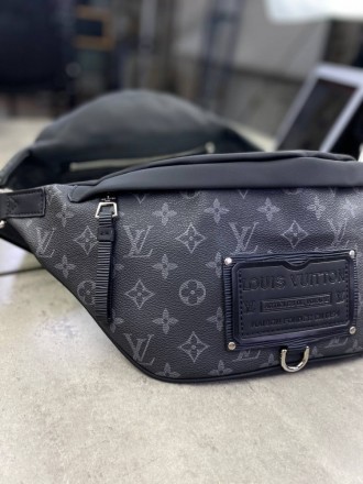 
 
 Поясная сумка Louis Vuitton grey monogram 
Цвет : черый
Размер : 44*10*2 см
. . фото 3