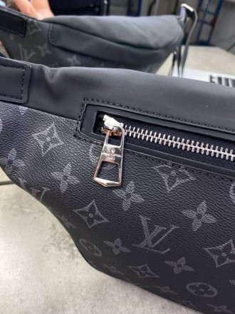
 
 Поясная сумка Louis Vuitton grey monogram 
Цвет : черый
Размер : 44*10*2 см
. . фото 8