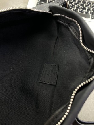 
 
 Поясная сумка Louis Vuitton grey monogram 
Цвет : черый
Размер : 44*10*2 см
. . фото 5