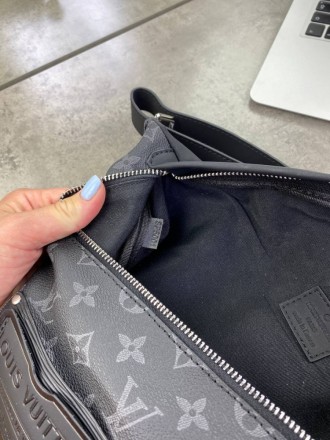 
 
 Поясная сумка Louis Vuitton grey monogram 
Цвет : черый
Размер : 44*10*2 см
. . фото 4