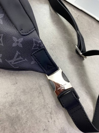 
 
 Поясная сумка Louis Vuitton grey monogram 
Цвет : черый
Размер : 44*10*2 см
. . фото 7