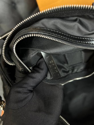 
 
 Дорожная черная сумка Louis Vuitton в стиле "Infini"
Цвет : черный
Размер : . . фото 9