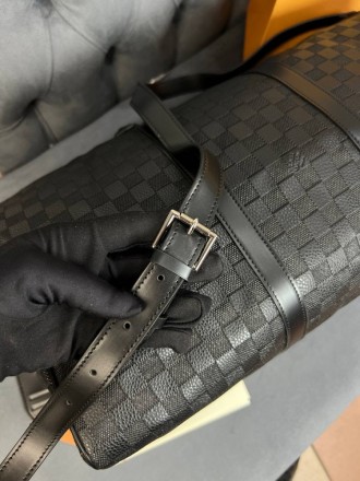 
 
 Дорожная черная сумка Louis Vuitton в стиле "Infini"
Цвет : черный
Размер : . . фото 6