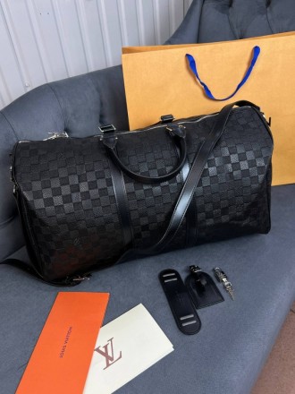 
 
 Дорожная черная сумка Louis Vuitton в стиле "Infini"
Цвет : черный
Размер : . . фото 5