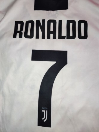 Футболка FC Juventus, Ronaldo, размер-М, длина-68см, под мышками-50см, в хорошем. . фото 7