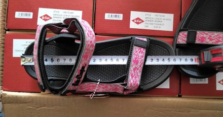Чорні з рожевим спортивні жіночі сандалі Neringa від популярного бренду Lee Coop. . фото 5