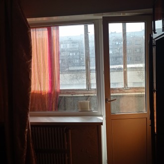 Продам гостінку у будинку гостинного типу з балконом і своїм санвузлом,кімната п. ХТЗ. фото 3