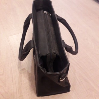Стильная женска сумка кожзам сумочка черная новая.
Материал: кожазаменитель. Под. . фото 6