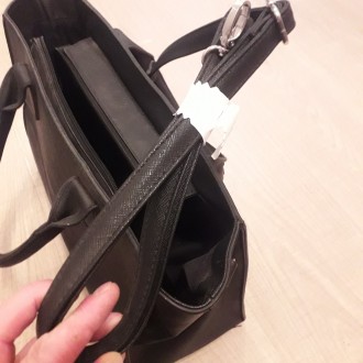 Стильная женска сумка кожзам сумочка черная новая.
Материал: кожазаменитель. Под. . фото 3