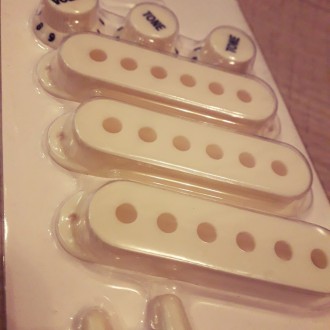 Крышки для синглов и ручки для электрогитары модели Stratocaster: Fender Ibanez . . фото 5