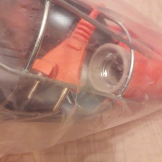 Переносная лампа электрическая с удлинителем.
Цвет оранжевый.
Приминение в помещ. . фото 4