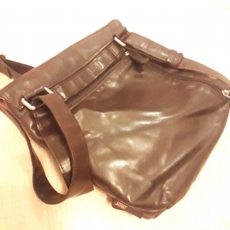 Стильная мужская сумка черная. Состояние 4 с 5. б/у.
Материал: натуральная кожа.. . фото 10