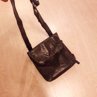Стильная мужская сумка черная. Состояние 4 с 5. б/у.
Материал: натуральная кожа.. . фото 6