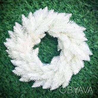 Белые веточки рождественского венка серии Elegant имеют кончики заостренной форм. . фото 1