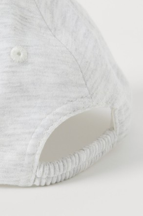 Хлопковая кепка с тесьмой из хлопчатобумажной ткани и резинкой сзади. Замеры: пр. . фото 3