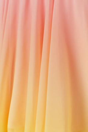 Платье из воздушного шифона с рукавами-бабочками, вырезом на пуговице сзади на ш. . фото 3
