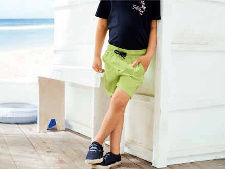 Хлопковые шорты с удобным эластичным поясом со шнурком. Боковые карманы и 1 накл. . фото 3