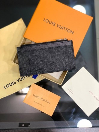 
 
 Держатель для карт и монет Louis Vuitton черный в стиле "Taiga"
Цвет : черны. . фото 7