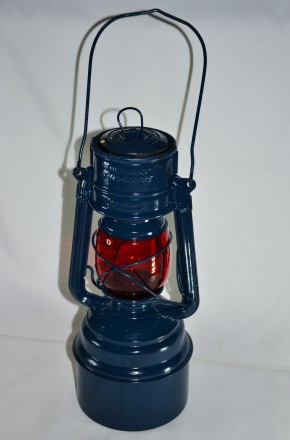 Керосиновая лампа Feuerhand Sturmkappe No. 276 W. Germany
Большой бак, рабочая,. . фото 3
