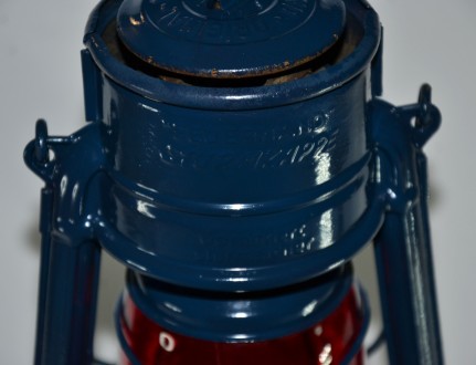 Керосиновая лампа Feuerhand Sturmkappe No. 276 W. Germany
Большой бак, рабочая,. . фото 7