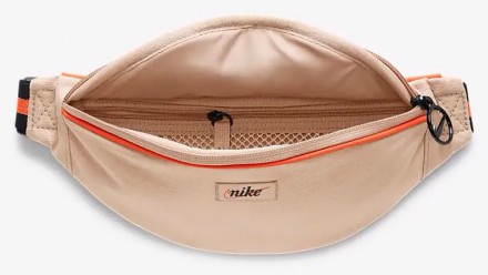 сумка на стегна Nike, виконана в класичному стилі
має містке основне відділення . . фото 5