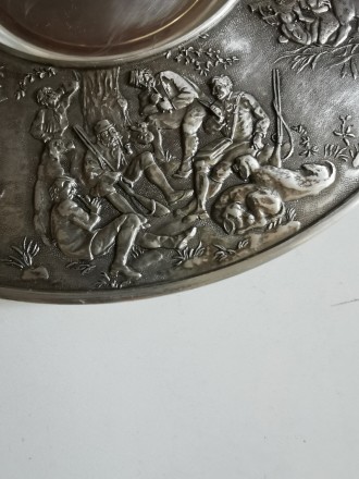 Настенная винтажная оловянная тарелка панно Охота, Германия художественное литье. . фото 6