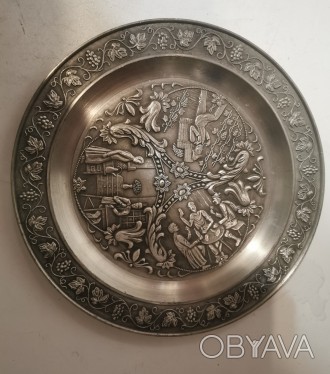 Настенное оловянное тарелка панно , художественное литье, диаметр 21см.
Клеймо н. . фото 1