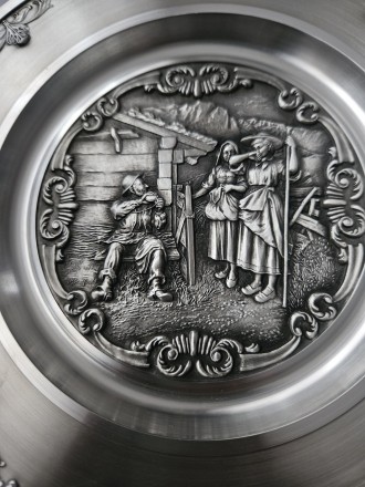 Настенное оловянное тарелка панно , художественное литье, диаметр 23 см.
Клеймо . . фото 3