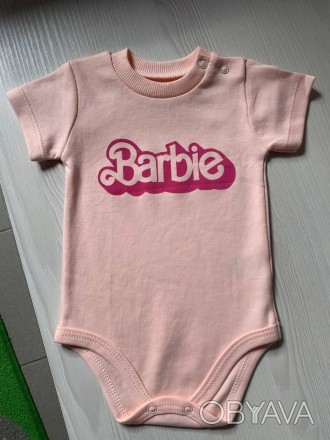 (YOLA.BABY.SHOP) - магазин дитячого одягу.
Боді дитячий рожевий з надписом Barbi. . фото 1