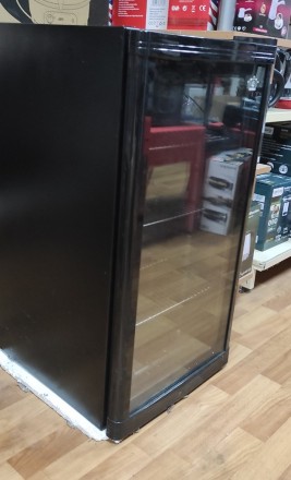 Барна холодильна шафа вітринного типу зі скляними реверсивними дверцятами. 
Обє. . фото 3