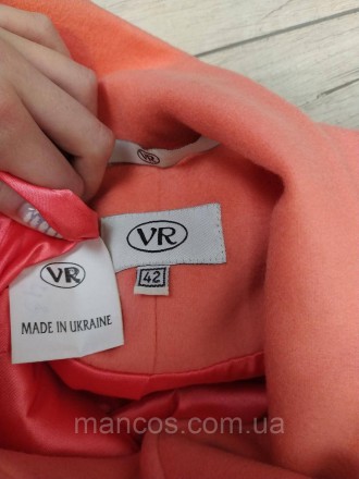 Женское короткое пальто VR персикового цвета с поясом 
Состояние: б/у, в очень х. . фото 10