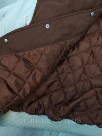 Женская куртка с воротником колледжа сочетает в себе стильный и функциональный с. . фото 9