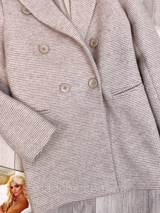 Элегантное и стильное бежевое короткое двубортное женское пальто от Laboratories. . фото 7