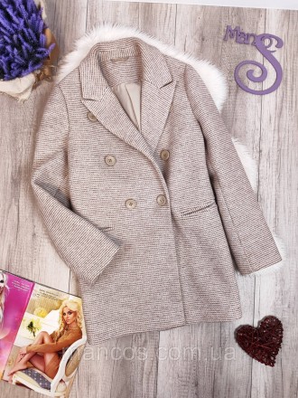 Элегантное и стильное бежевое короткое двубортное женское пальто от Laboratories. . фото 4