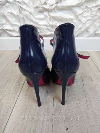 Обретите стиль и утонченность с этой парой синих лаковых туфель на каблуке от Pa. . фото 6
