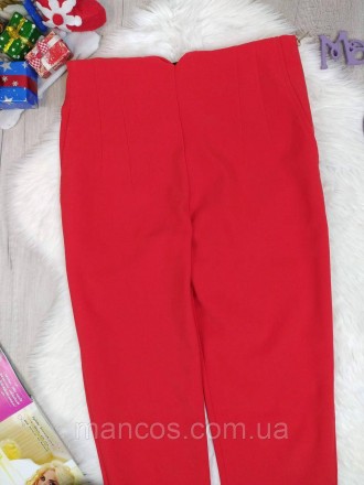 Женские красные брюки б/у. Сзади пояс серебристого цвета. Имеются два кармана сз. . фото 3