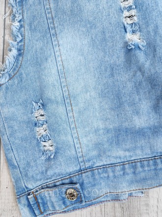 Женский джинсовый короткий голубой жилет Wear рваный, с жемчугом и камнями, с им. . фото 9