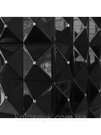 EGZUL привлекает внимание своим корпусом – пирамидами из белого МДФ, украшенными. . фото 7