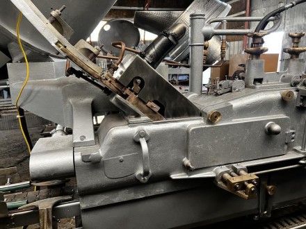 Укупорочна машина лінейного типу призначена для паровакуумного закривання скляно. . фото 5