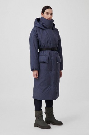 Утепленное женское пальто. Двубортная модель с застежкой на молнии, силуэт - тра. . фото 3