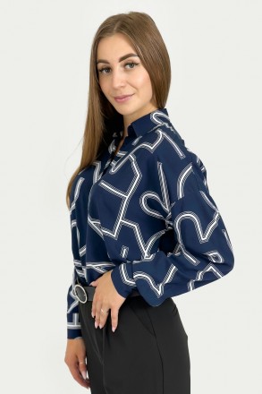 
Женская рубашка с абстрактным узором выполнена из качественной ткани. Спущенное. . фото 6