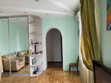 Сдам просторную уютную квартиру в ста метрах от метро Дворец Украина. Квартира о. . фото 4