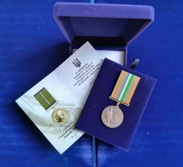 Медаль Учасник територіальної оборони України з посвідченням у футлярі. . фото 2