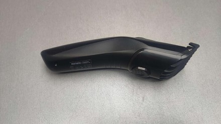 Компактная машинка черного цвета для стрижки волос со встроенным аккумулятором A. . фото 7