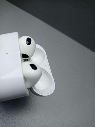 Наушники Apple AirPods 3 
Основні особливості:
- Керування дзвінками та програва. . фото 7