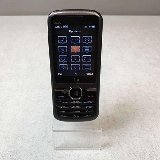 Телефон, поддержка двух SIM-карт, экран 2.4", разрешение 320x240, камера 1.30 МП. . фото 2